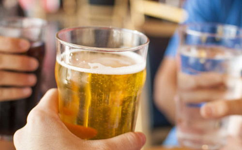 Rượu bia là một trong những nguyên nhân chính dẫn đến gan nhiễm mỡ