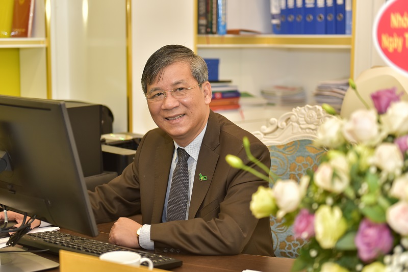 Giáo sư Nguyễn Anh Trí người khai sinh sáng lập dịch vụ lấy mẫu tận nơi