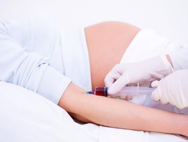 Double test sử dụng mẫu máu của người mẹ để xác định những dị tật có thể mắc phải nên không gây đau đớn hay ảnh hưởng sức khỏe