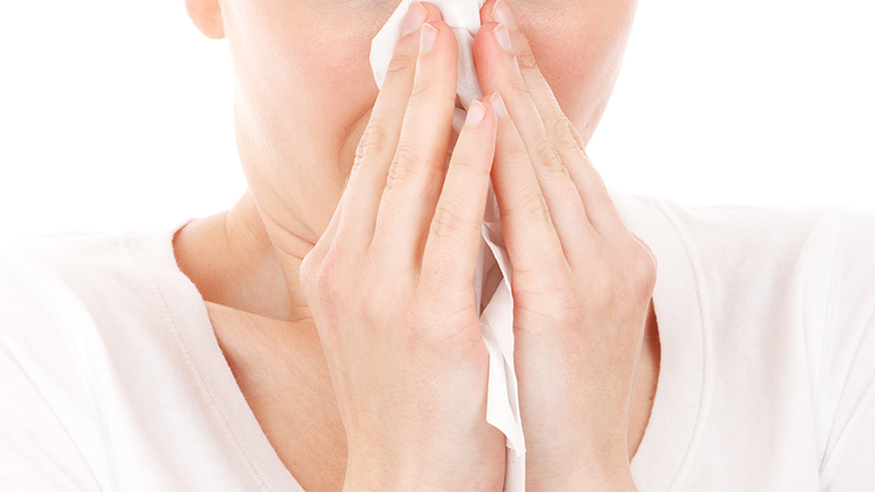 Ngạt mũi hoặc thường xuyên chảy máu cam là dấu hiệu báo bạn nên đi nội soi vòm họng ngay