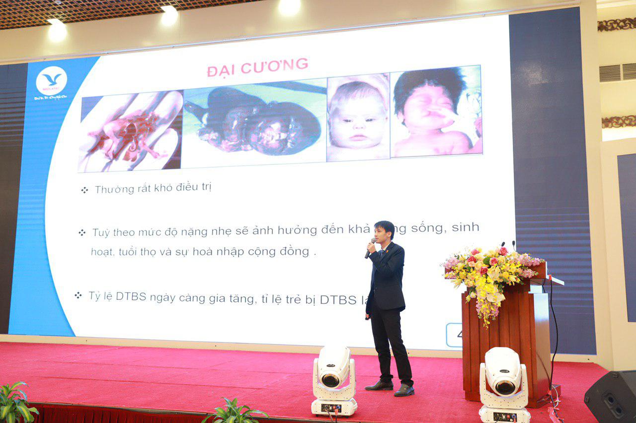 ThS. BSNT Nguyễn Bá Sơn – Trưởng nhóm Di truyền, Trung tâm Xét nghiệm MEDLATEC báo cáo tại Hội nghị