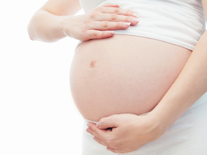 Thực hiện xét nghiệm sàng lọc trước khi sinh để chẩn đoán sớm và chính xác nhất các dị tật bẩm sinh có thể xảy ra ở thai nhi