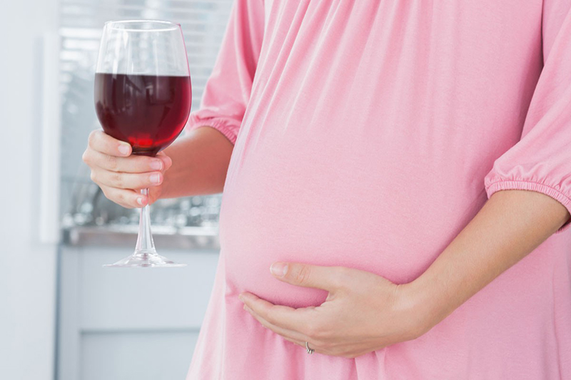 Mẹ bầu sử dụng rượu bia gây căng thẳng thần kinh và dị tật ở bé