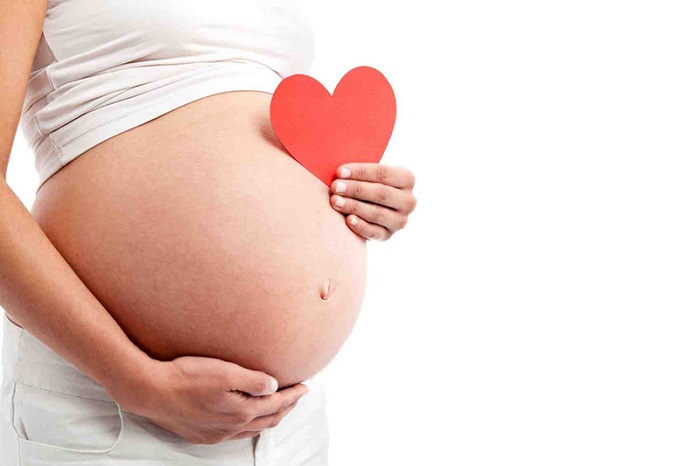 Mẹ bầu nên hết sức chú ý đến nhịp tim của bé yêu trong bụng