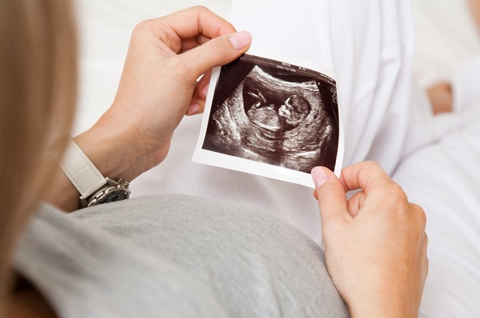 Phương pháp siêu âm thai 6 tuần tuổi là siêu âm qua bụng và siêu âm đầu dò