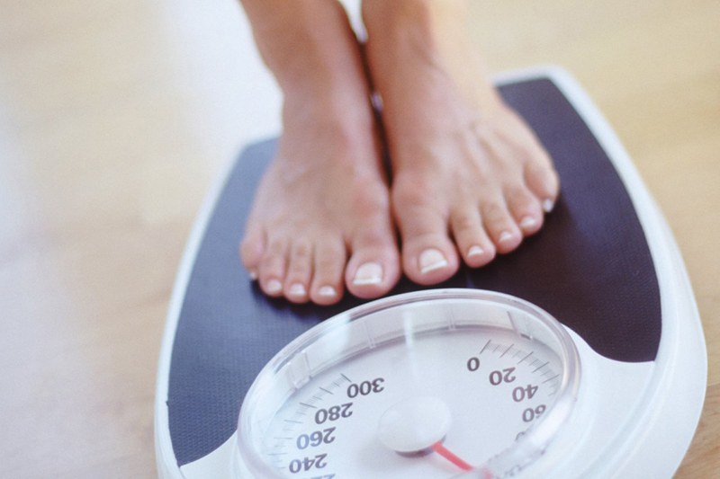 Việc cân nặng bị lên xuống thất thường là một trong những biểu hiện rõ ràng nhất của bệnh ung thư trực tràng