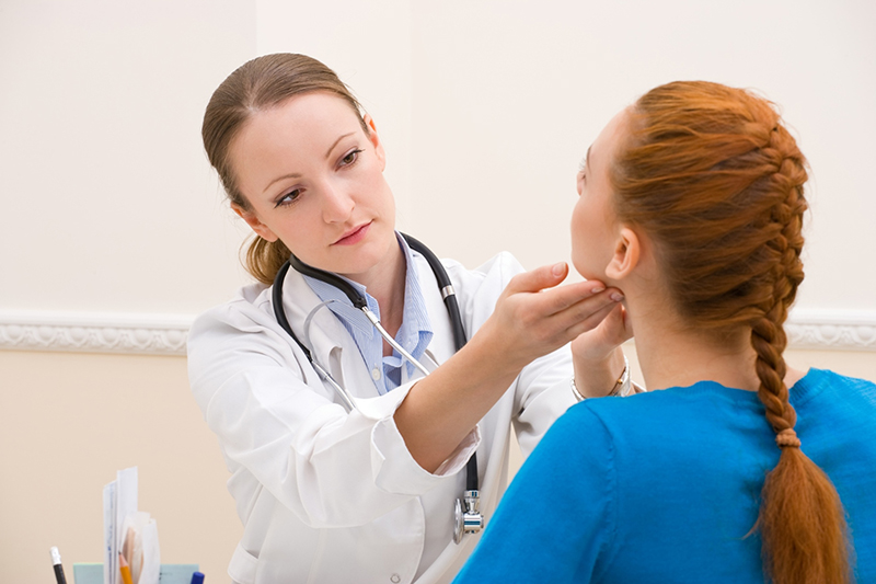 Thông thường bác sĩ sẽ chỉ định siêu âm tại vùng cổ vì chi phí rẻ mà giúp bệnh nhân cảm thấy thoải mái