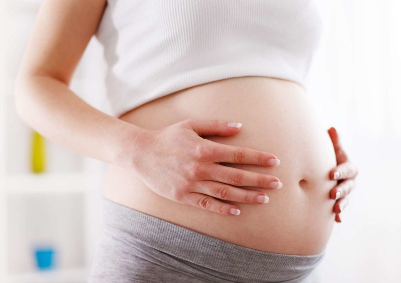Mang thai khi mẹ lớn tuổi còn làm tăng nguy cơ