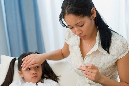 sốt là một trong những biểu hiện của sốt xuất huyết