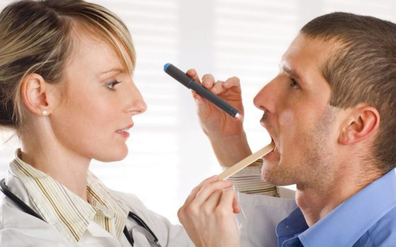 Những bệnh nhân từ tuổi trung nên đi làm xét nghiệm tầm soát ung thư vòm họng định kỳ 
