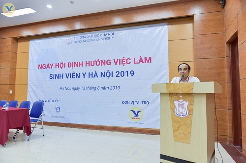 Thầy Nguyễn Hữu Tú – Phó Hiệu trưởng trường ĐH Y Hà Nội phát biểu khai mạc 
