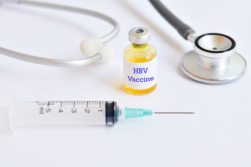 Tiêm vắc xin là biện pháp phòng ngừa viêm gan B hàng đầu