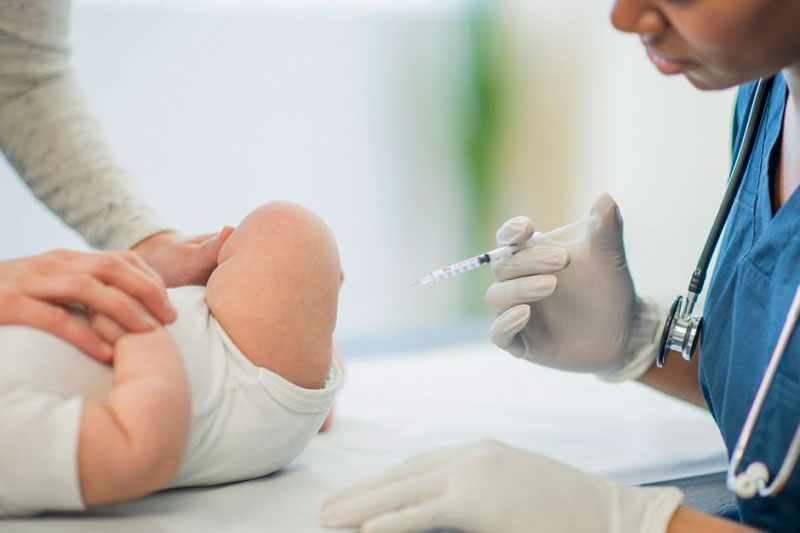 Tiêm vắc xin phòng 6 bệnh
