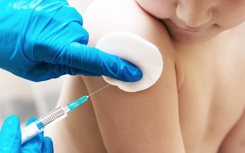 Nên lựa chọn tiêm chủng vắc xin sởi quai bị rubella cho trẻ tại các cơ sở y tế uy tín 