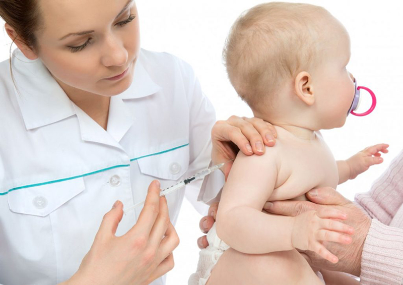 Tiêm vắc xin cho trẻ khi mới sinh là biện pháp hiệu quả nhất hiện nay