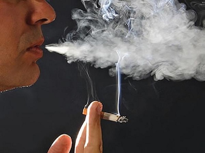 Hút thuốc lá là 1 trong các yếu tố nguy cơ cao gây ra vô sinh nam