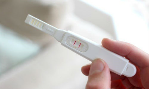 xét nghiệm có thai giúp xác định chính xác mẹ có đang mang bầu em bé hay không