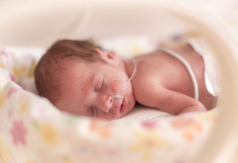 Những nguyên nhân gây ra viêm phổi ở trẻ sơ sinh là gì?
