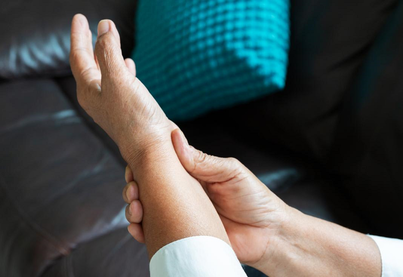 Các xét nghiệm và phương pháp chẩn đoán viêm khớp cổ tay là gì?
