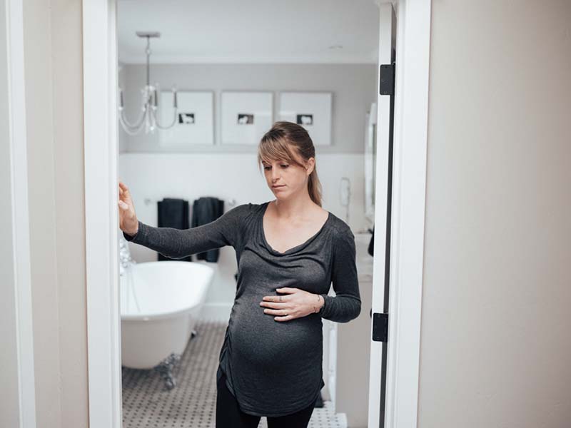 Quan tâm sức khỏe mẹ bầu bị trĩ ngoại có sinh thường được không ?
