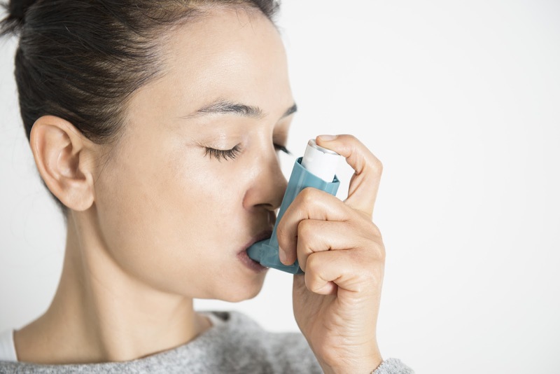 Có những yếu tố nào có thể gia tăng nguy cơ mắc bệnh hen suyễn?

