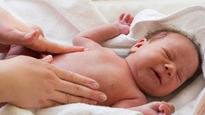 Báo hiệu gì cho thấy em bé bị tiêu chảy khi bụng to?
