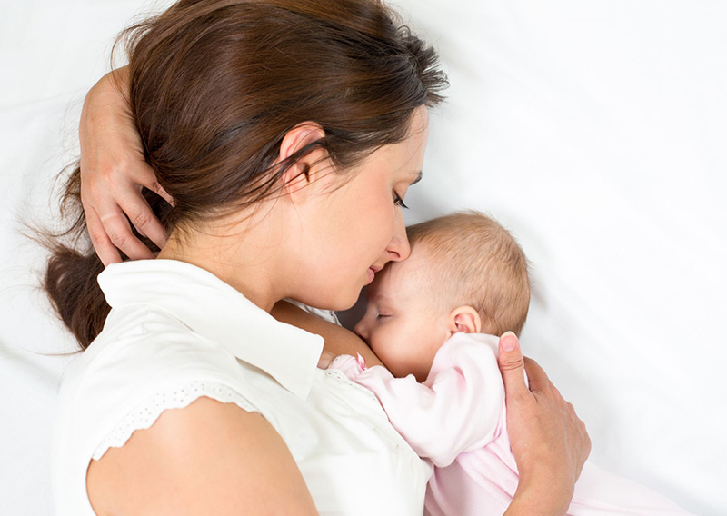 Chế độ ăn uống nào giúp mẹ sinh mổ tăng sữa?
