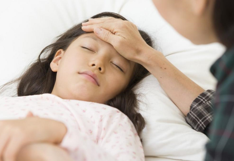 Tại sao trẻ em có thể bị sốt cao mà không rõ nguyên nhân?
