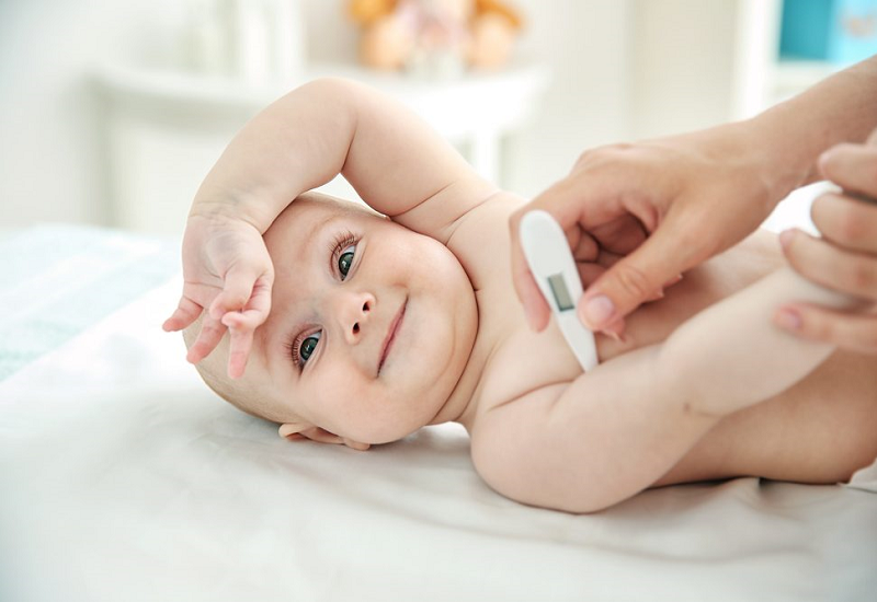 Triệu chứng và cách xử lý khi trẻ 9 tháng sốt 38 độ 