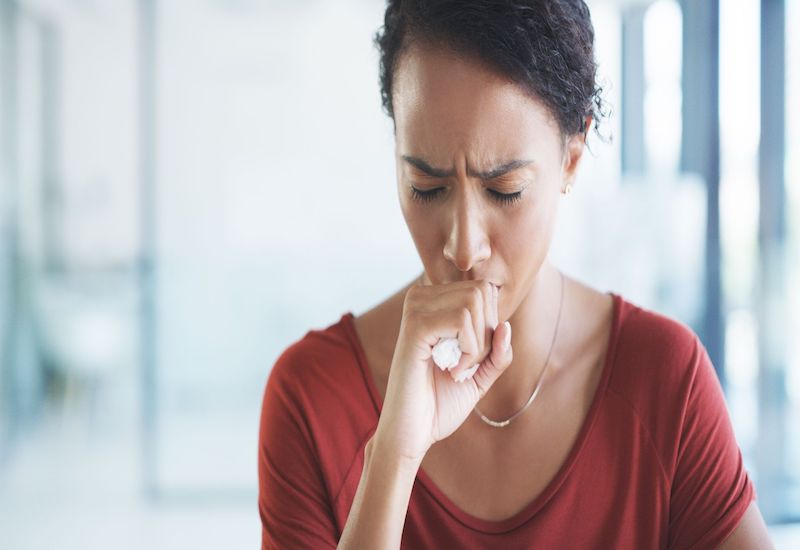 Loại thực phẩm nào nên tránh khi bị đau họng?
