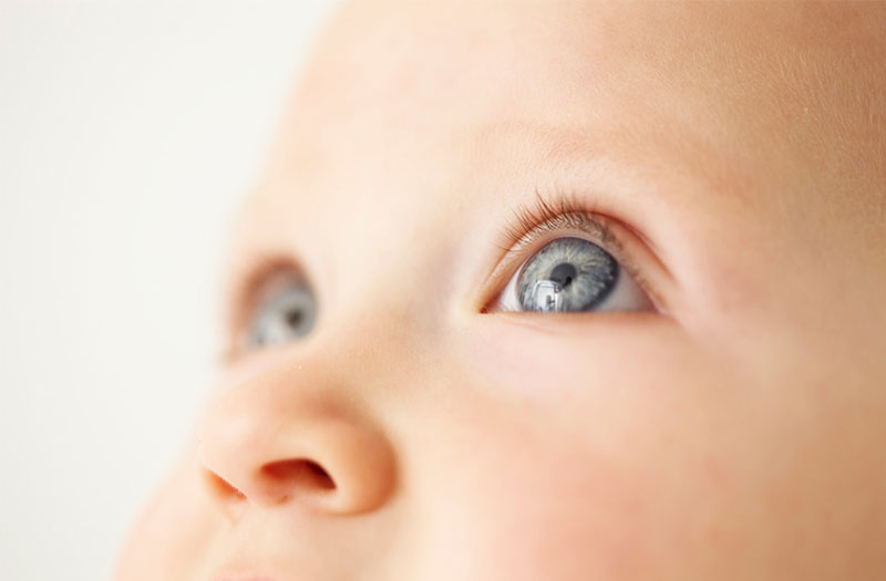 Các bệnh lý về mắt thường gặp ở trẻ sơ sinh?