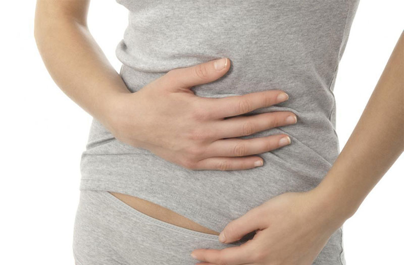 Có những triệu chứng khác kèm theo đau bụng bên trái khi mang thai?
