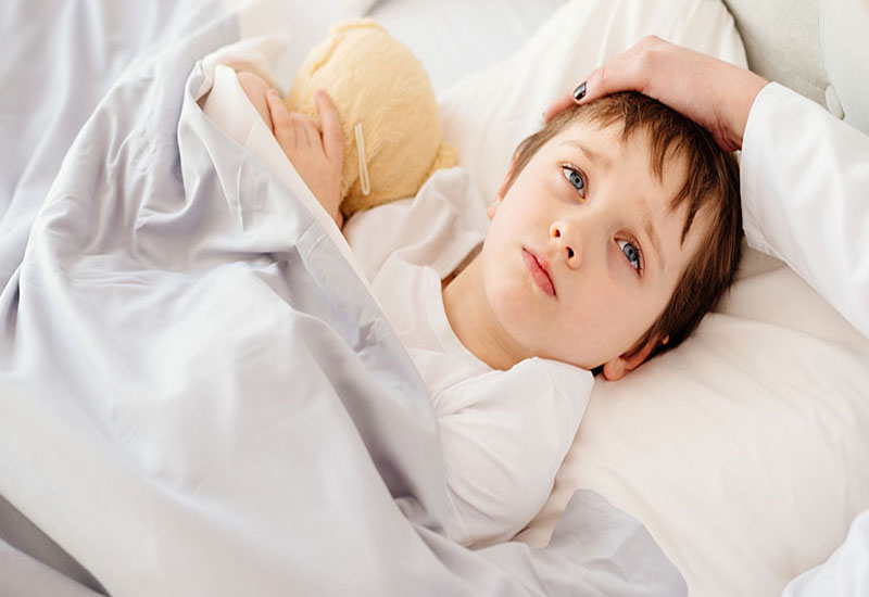 10 cách hạ sốt cho trẻ bị viêm amidan mà bạn chưa biết