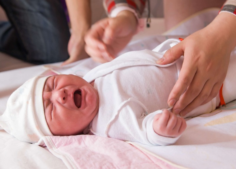  Cách hạ sốt cho trẻ bị tay chân miệng : Những phương pháp hiệu quả