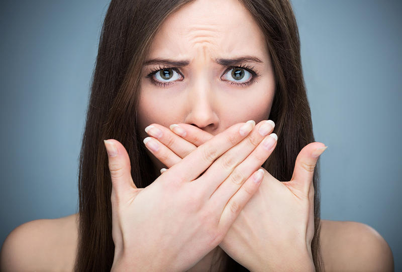 Theo y học cổ truyền Trung Quốc, miệng hôi là do nguyên nhân gì?

