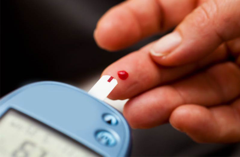 Tuyến tụy không tiết đủ insulin ảnh hưởng đến lượng đường trong máu như thế nào?
