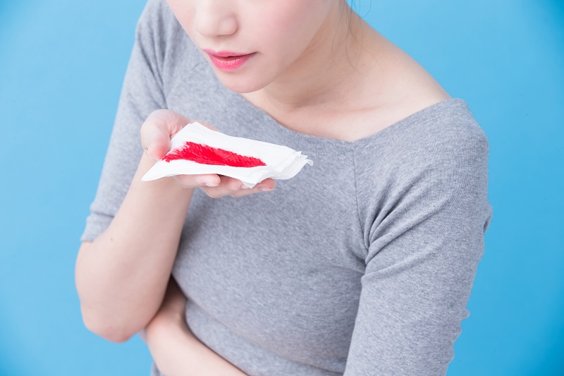 Các phương pháp chẩn đoán và xác định nguyên nhân của đau họng ra máu là gì?
