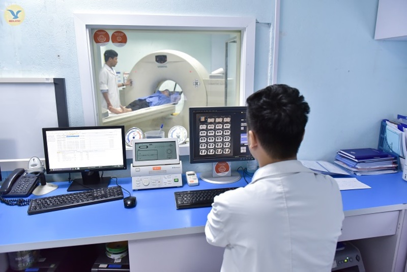 Chụp cắt lớp có những ưu điểm và hạn chế gì so với các phương pháp hình ảnh khác như siêu âm hay MRI?
