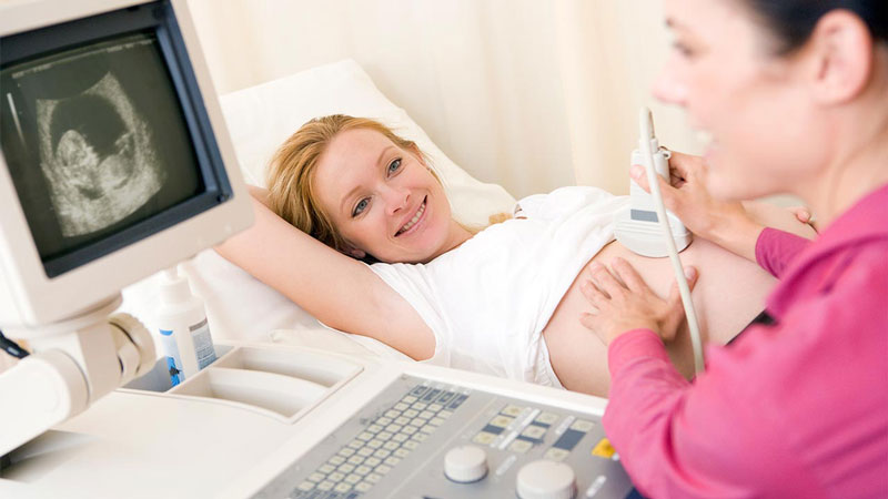 What are the typical results of a 4-week ultrasound scan during pregnancy?