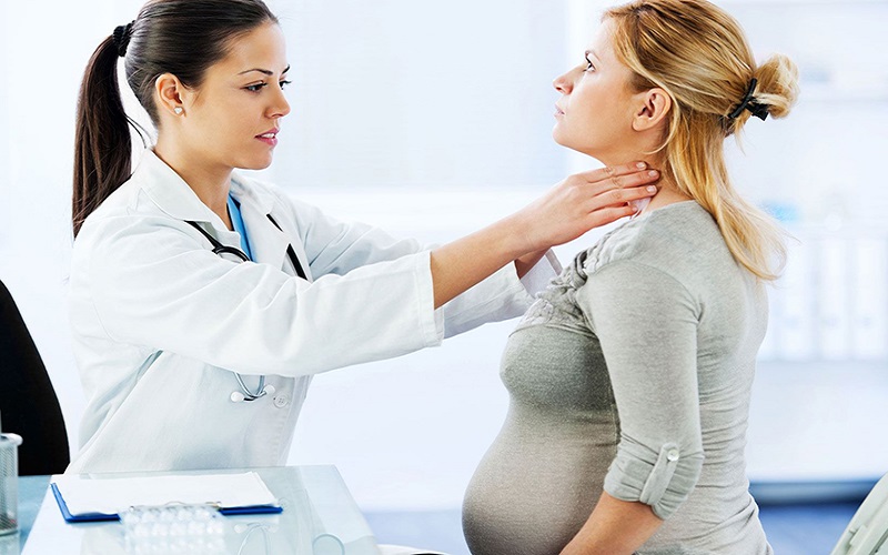 Triệu chứng bệnh tuyến giáp ở phụ nữ sau sinh khác như thế nào so với phụ nữ không mang thai?
