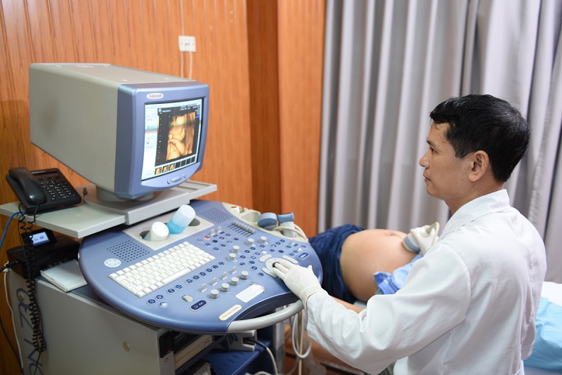Thời điểm nào trong quá trình thai kỳ nên thực hiện siêu âm em bé che mặt?
