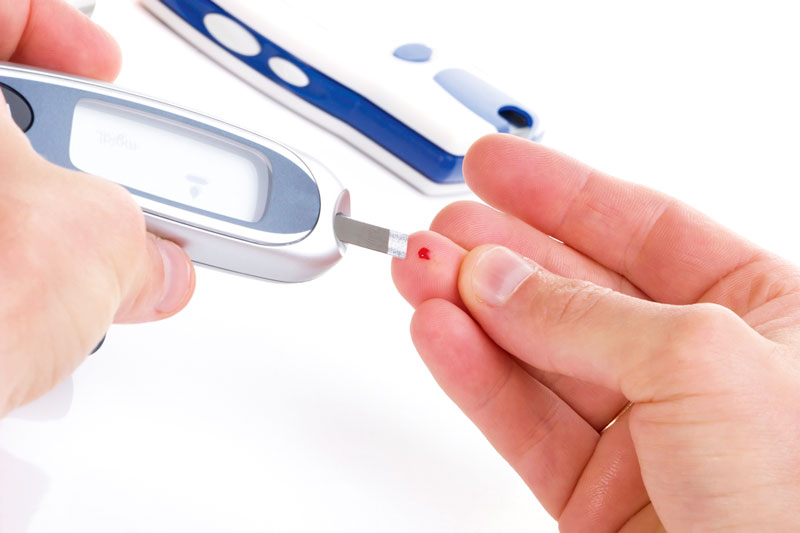 Người dùng muốn tìm hiểu về quy trình xét nghiệm đường huyết lúc đói và nguyên tắc hoạt động của nó.