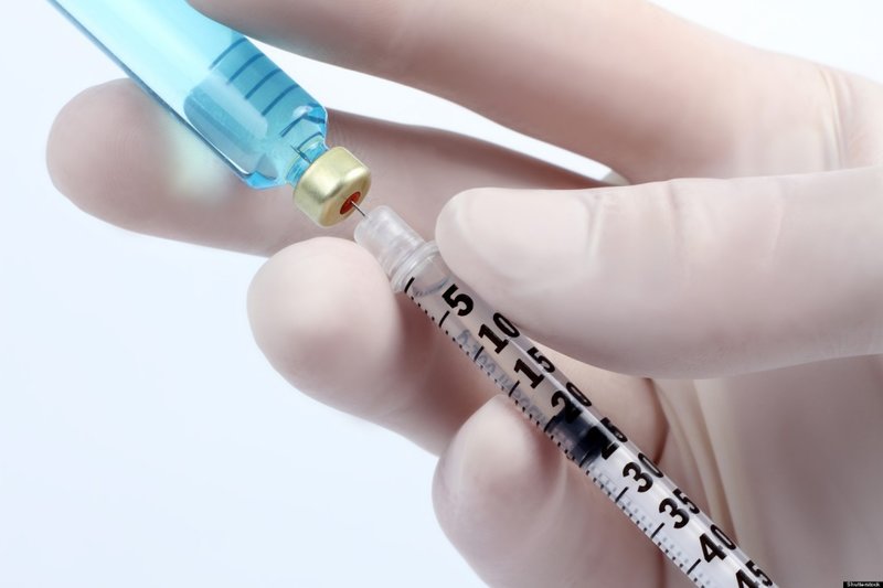 Ai có nguy cơ cao mắc phản ứng phụ sau khi tiêm phòng vắc xin thủy đậu?
