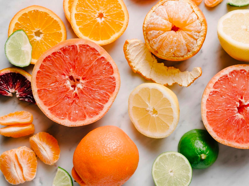 Các loại trái cây giàu vitamin C cũng là nhóm thực phẩm thúc đẩy sự tổng hợp collagen