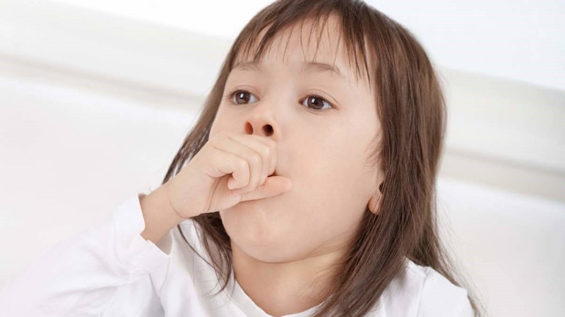 Khô cổ họng là một trong những dấu hiệu sớm của viêm họng