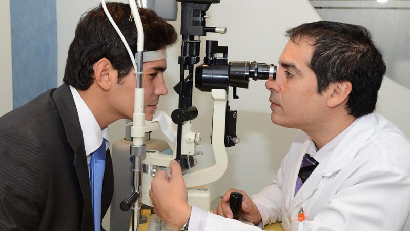 Nếu sau 2 ngày không thấy triệu chứng cải thiện thì nên khám bác sĩ nhãn khoa để tìm cách chữa đau mắt hàn hiệu quả