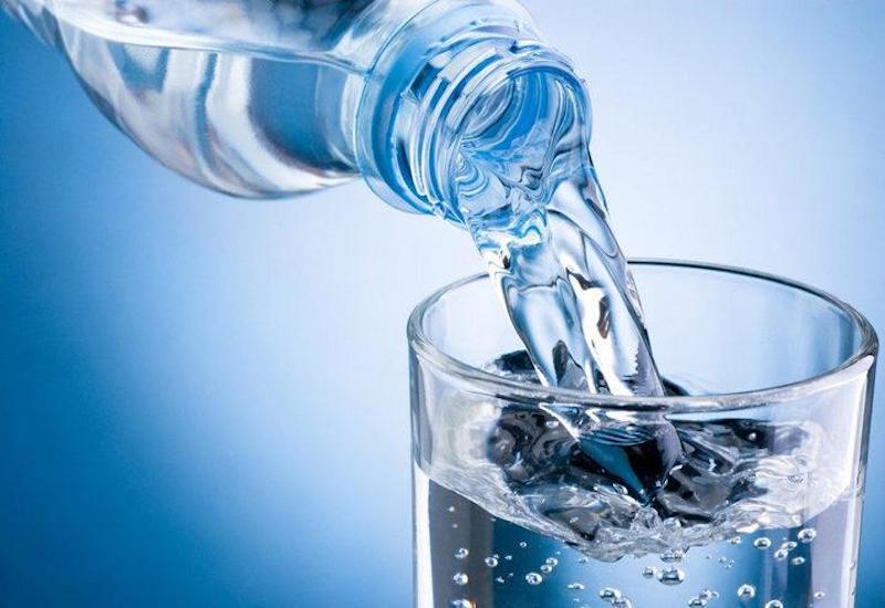 Bạn hãy chú ý uống nhiều nước khi dùng thuốc nhuận tràng để tránh mất nước