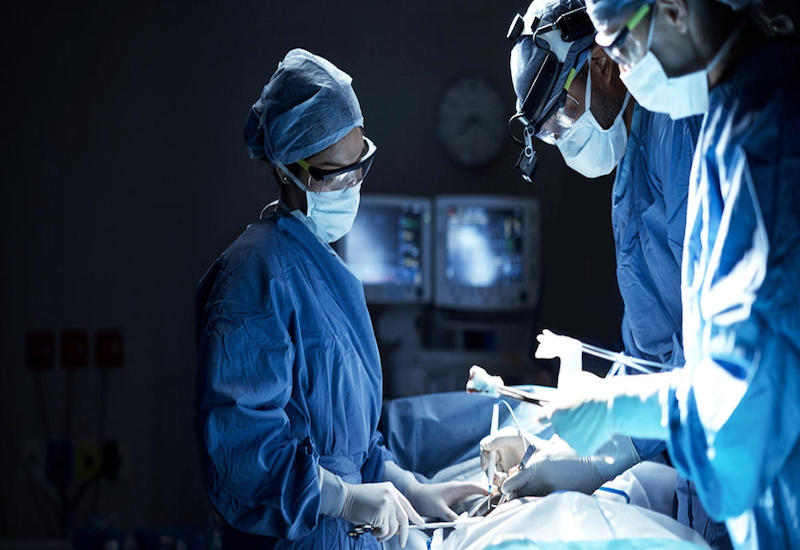 Phẫu thuật loại bỏ khối u là biện pháp thường được ứng dụng trong điều trị u nhầy nhĩ trái