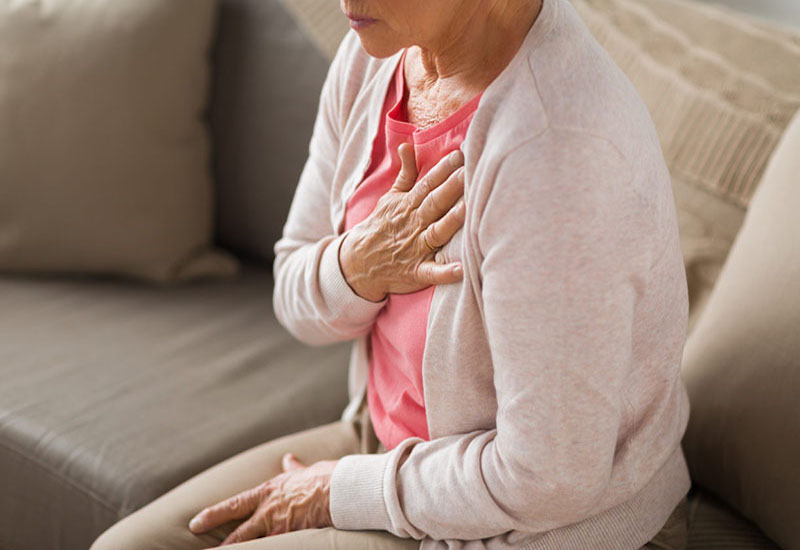 Bệnh nhân khi gặp phải các triệu chứng của nhồi máu cơ tim cần phải được cấp cứu ngay