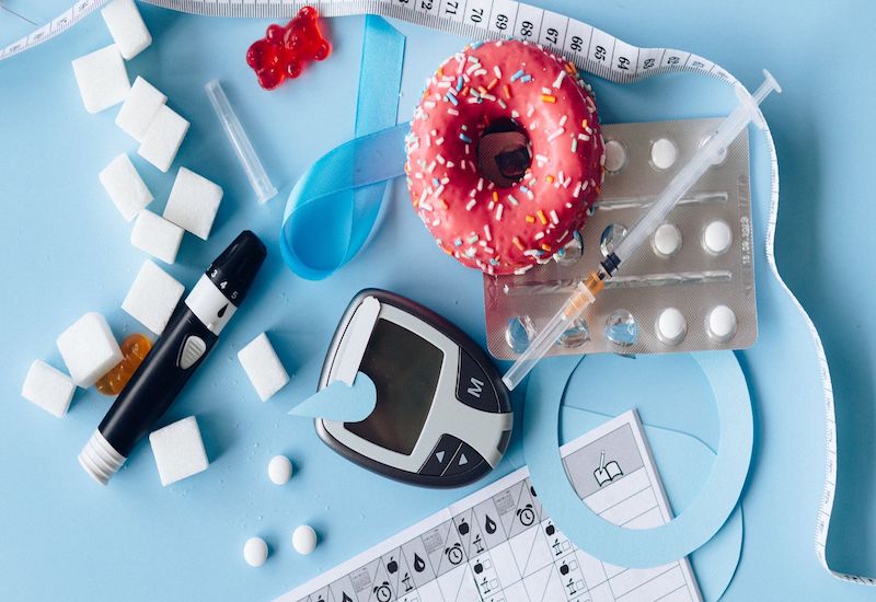 Bệnh nhân có chỉ số HbA1c cao cần chú ý đến chế độ ăn uống ít đường 